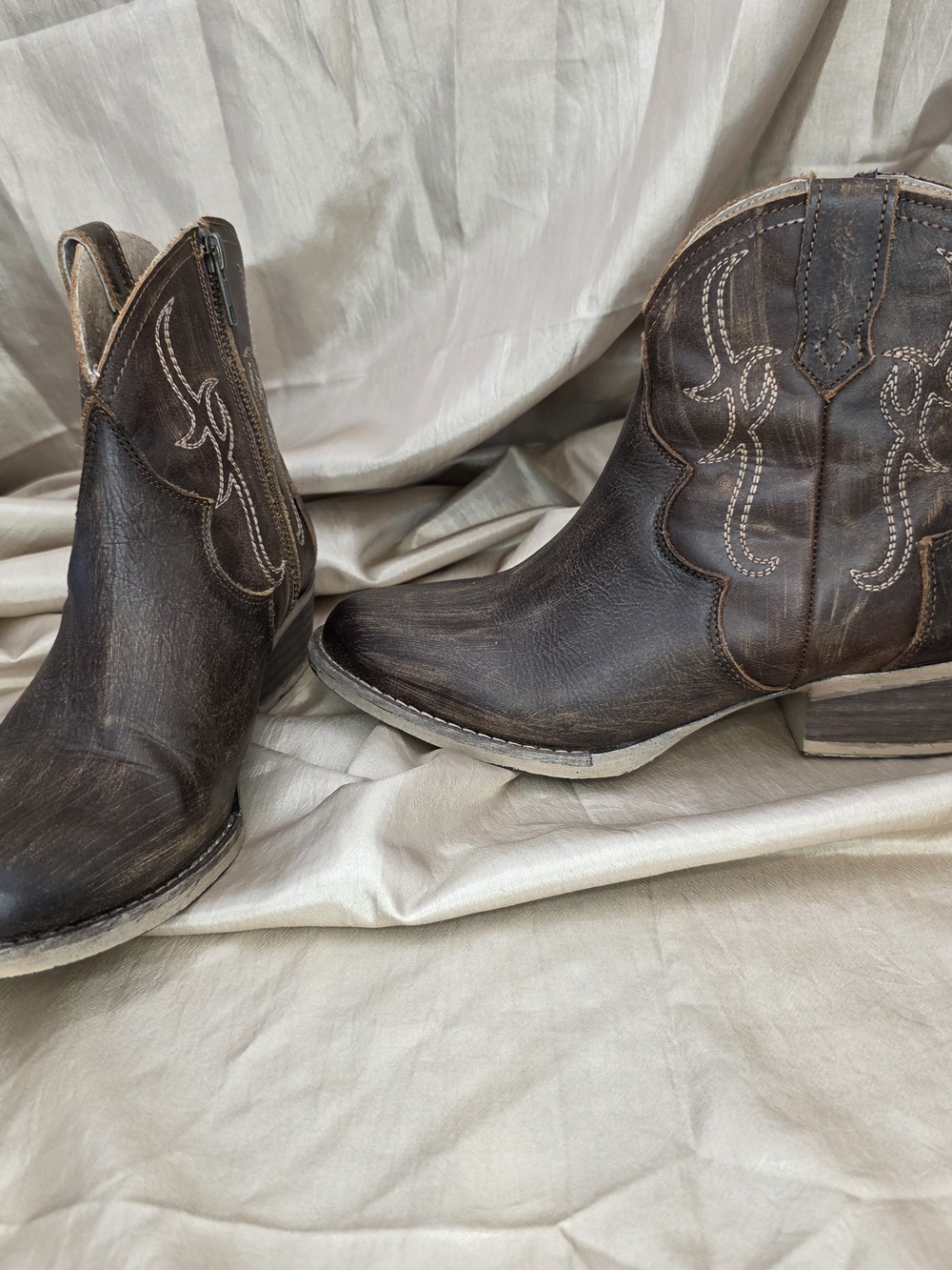 Circle G by Corral Distressed Brown Embroidered Western Booties - Size 8M‎
